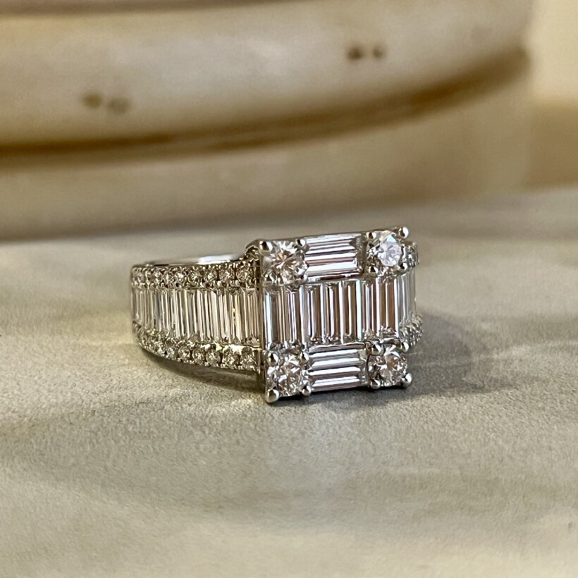 Bague Héritage en or blanc, diamants de taille baguette et diamants