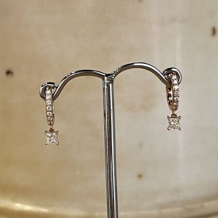 Boucles d’oreilles en or rose, diamant de taille princesse de 0,40 carat et diamants