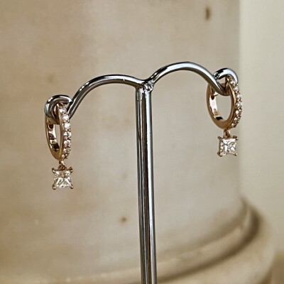 Boucles d’oreilles en or rose, diamant de taille princesse de 0,40 carat et diamants