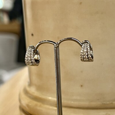 Boucles d’oreilles en or blanc et diamants