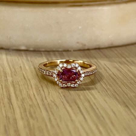 Bague New Miss en or rose, saphir rose de taille émeraude et diamants