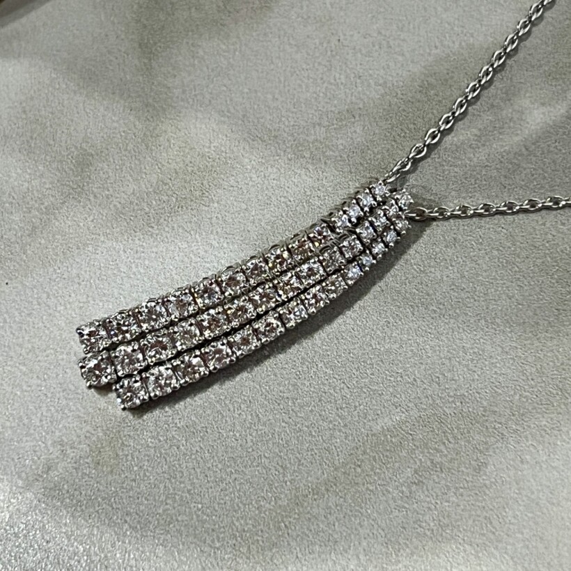 Collier Curve en or blanc et diamants