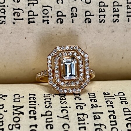 Bague Colette en or rose, topaze blanche de taille émeraude de 1 carat et diamants