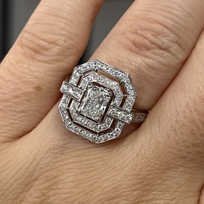 Bague Misia en or blanc, diamant de taille ascher de 1,04 carat et diamants