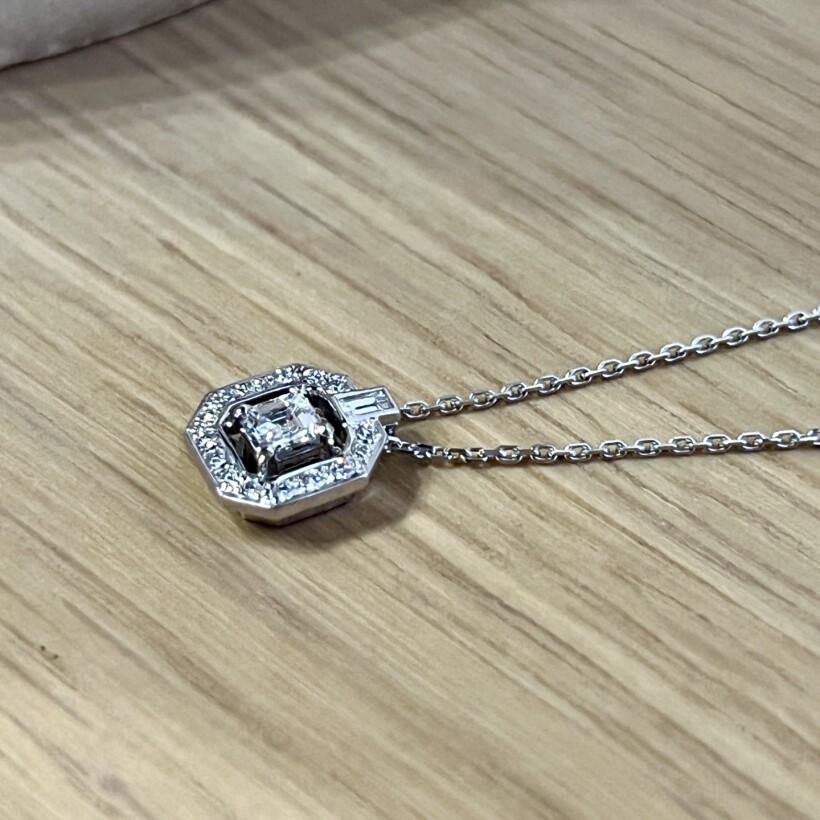 Collier Misia en or blanc, diamant de taille princesse, diamant de taille baguette et diamants