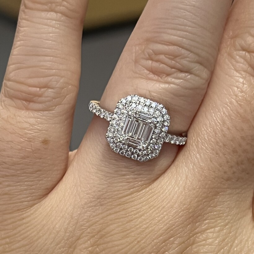 Bague en or blanc, diamants de taille baguette et diamants