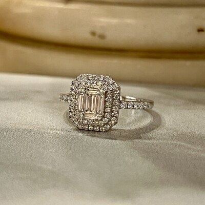 Bague en or blanc, diamants de taille baguette et diamants