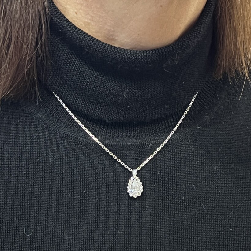 Collier en or blanc, diamant de taille poire de 0,45 carat, diamant de taille marquise et diamants