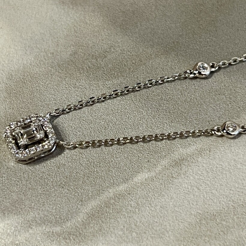 Collier en or blanc, diamants de taille baguette et diamants