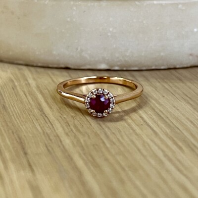 Solitaire Alice en or rose, rubis et diamants