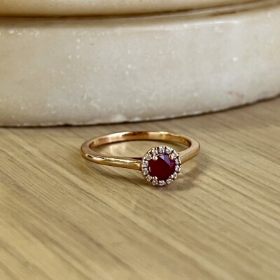 Solitaire Alice en or rose, rubis et diamants