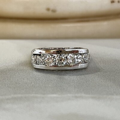 Bague en or blanc, platine et diamants pour 0,90 carat