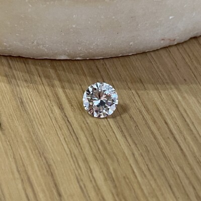 Diamant moderne de 1,42 carat blanc exceptionnel E VVS1