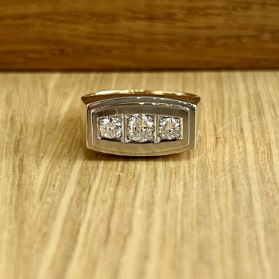 Bague Trilogie en or jaune, or blanc et diamants demi-taille pour 0,45 carat