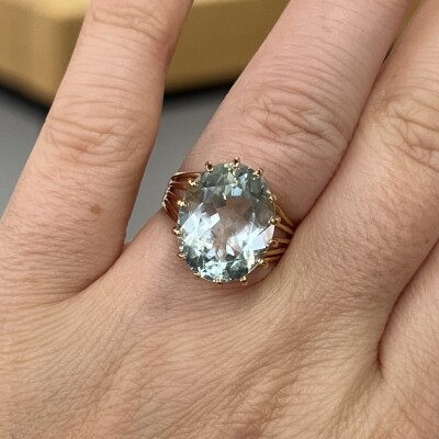 Bague en or rose et aigue-marine de taille ovale