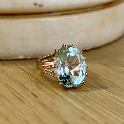 Bague en or rose et aigue-marine de taille ovale