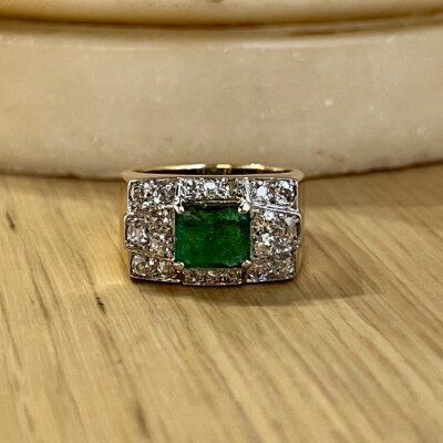 Bague Tank en or rose, platine, émeraude de 1,50 carat et diamants de taille ancienne pour 1,20 carat vers 1940