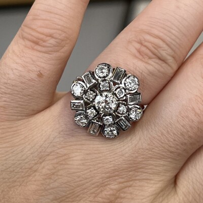 Bague Dôme en platine, diamant central de taille ancienne de 0,30 carat, diamants de taille ancienne pour 0,90 carat et diamants de taille 8X8 pour 0,12 carat