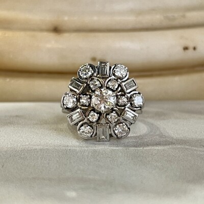 Bague Dôme en platine, diamant central de taille ancienne de 0,30 carat, diamants de taille ancienne pour 0,90 carat et diamants de taille 8X8 pour 0,12 carat
