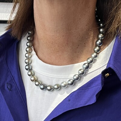Collier en or blanc et perles de Tahiti de 10 à 11 mm