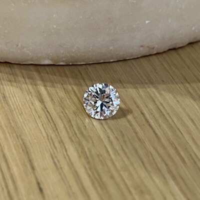 Diamant moderne de 1,72 carat blanc exceptionnel E VVS2