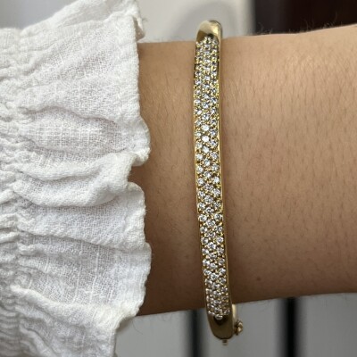 Bracelet Jonc en or jaune de 19,74 grammes et diamants pour 1,50 carat