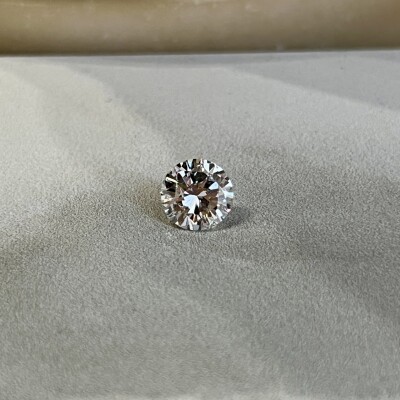 Diamant moderne de 1,32 carat blanc H VS1