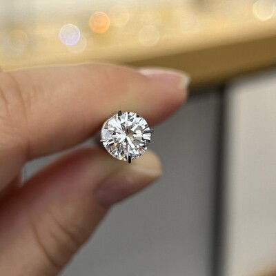Diamant moderne de 1,32 carat blanc H VS1