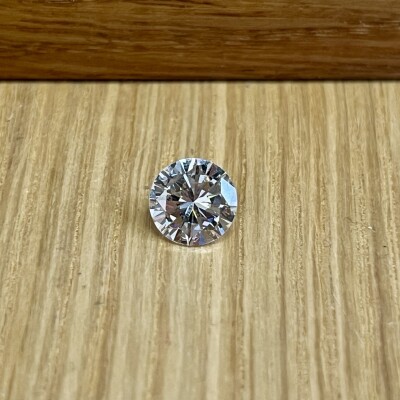 Diamant moderne de 1,96 carat blanc exceptionnel E VS2