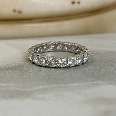 Alliance en or blanc et diamants pour 2,85 carats