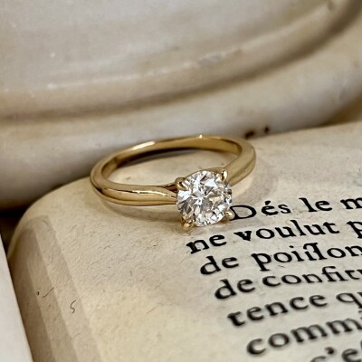 Solitaire en or jaune et diamant de 1,02 carat blanc H VVS1