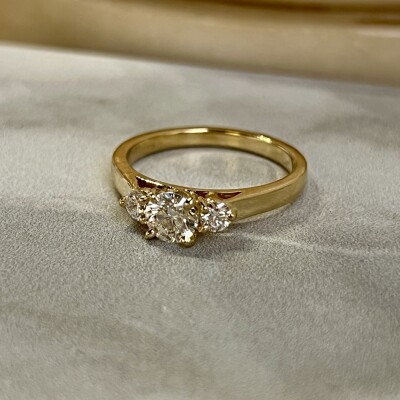 Solitaire Alice en or jaune, diamant central de 0,50 carat blanc G VS1 et diamants