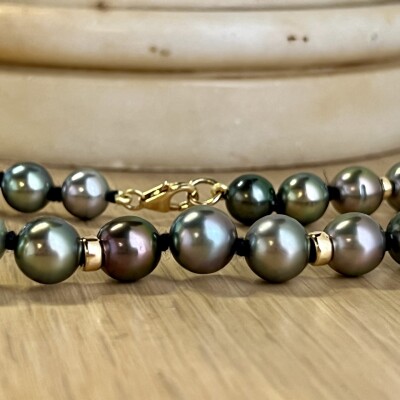 Collier en or jaune et perles de Tahiti