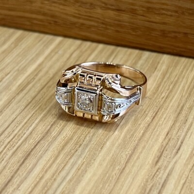 Bague Tank en or rose, platine et diamants 8x8 pour 0,05 carat vers 1940