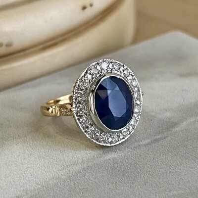 Bague en or rose, platine, saphir de taille ovale de 3 carats et diamants pour 0,60 carat