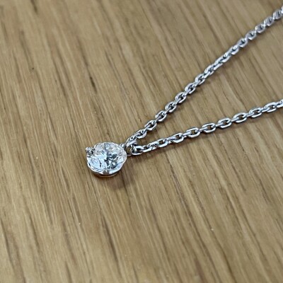 Collier en or blanc et diamant de 1,12 carat blanc H VS