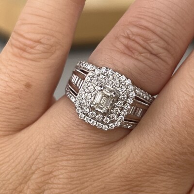 Bague en or blanc, diamant de taille émeraude de 0,35 carat, diamants de taille baguette pour 1 carat et diamants pour 0,60 carat