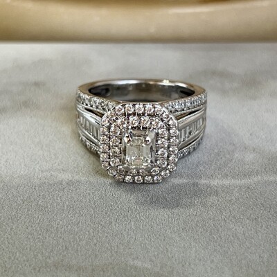 Bague en or blanc, diamant de taille émeraude de 0,35 carat, diamants de taille baguette pour 1 carat et diamants pour 0,60 carat