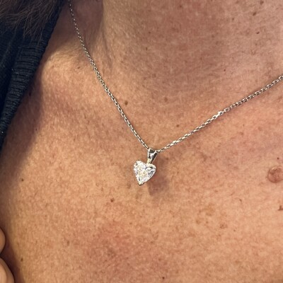 Pendentif Cœur en or blanc et diamant de taille cœur de 2,42 carats extra blanc F SI1