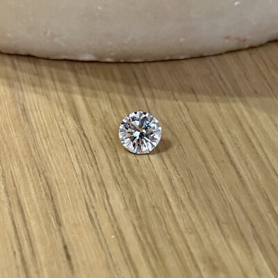 Diamant moderne de 0,83 carat blanc exceptionnel E VS2