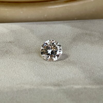 Diamant moderne de 1,85 carat blanc exceptionnel E VS2