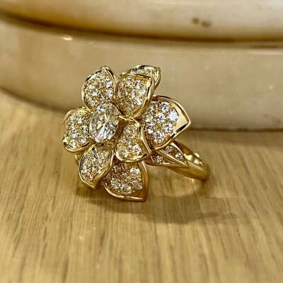 Bague Azalée en or jaune, diamant de 1,22 carat blanc H pur 10 x et diamants pour 2,68 carats