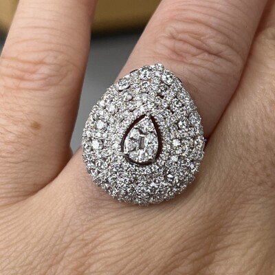 Bague Corsica en or blanc et diamants taille marquise, baguette et diamants pour 2,70 carats