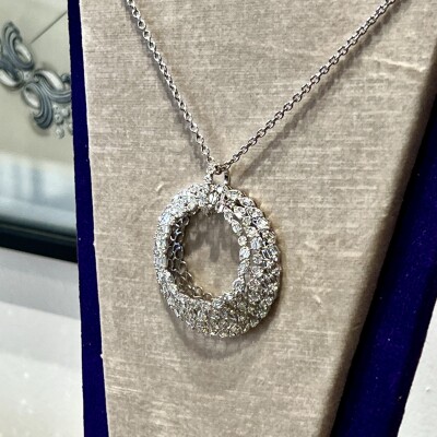 Collier Corsica en or blanc et diamants taille baguette et diamants pour 4,70 carats