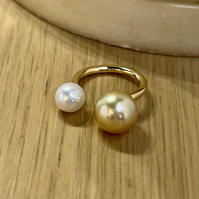 Bague Toi & Moi en or blanc, perle gold et perle d’eau douce blanche