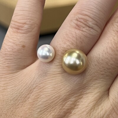 Bague Toi & Moi en or blanc, perle gold et perle d’eau douce blanche