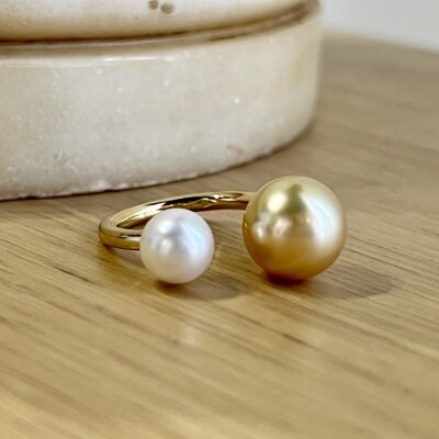 Bague Toi & Moi en or blanc, perle gold et perle d’eau douce blanche