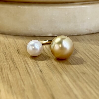 Bague Toi & Moi en or blanc, perle gold et perle d’eau douce blanche