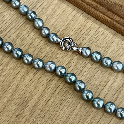 Collier en or blanc et perles de Tahiti