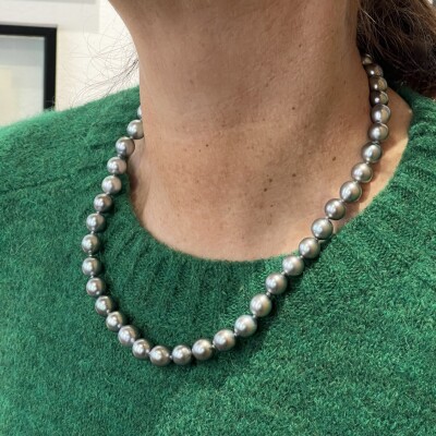 Collier en or blanc et perles de Tahiti